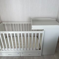 【受付終了】IKEA　ベビーベッド(マットレスつき)＋おむつ替え台セット(1/20−21にピックアップ)