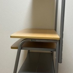 0円で譲ります。パソコンデスクの画像