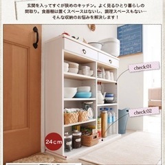 スリムなキッチン収納棚の画像