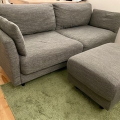ニトリ3人掛け布張りソファ＋スツールセットの画像