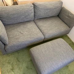 ニトリ3人掛け布張りソファ＋スツールセットの画像