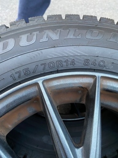 DUNLOP スタッドレスタイヤ新品　ホイール付き　175/70/R14