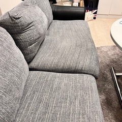 美品、一年半前に6万円で購入した3人掛けソファの画像