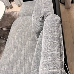 美品、一年半前に6万円で購入した3人掛けソファの画像