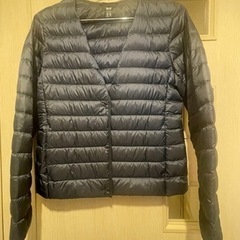 UNIQLOレディスライトダウンジャケットの画像