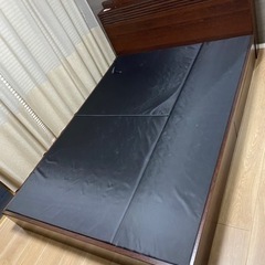ダブルベッド　フレームとマットレスのセット！！