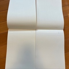 レポート用紙（2冊）無地ノート（3冊）、日記帳、三つ折りファイルの画像