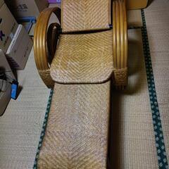 籐椅子のリクライニングチェアーの画像