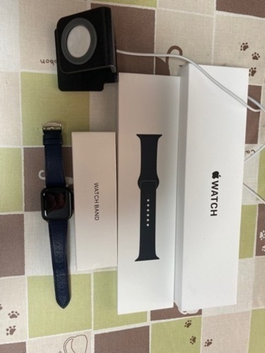 iPhoneWatch SE