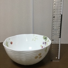 未使用品　NARUMIサラダボウルの画像
