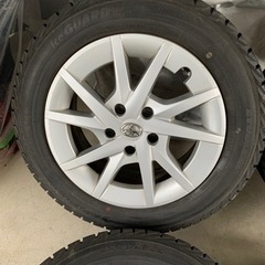 取来人トヨタ 純正 プリウスアルファのホイールとスタッドレスセット