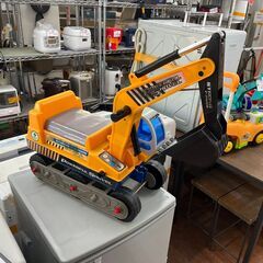 【リサイクルショップどりーむ天保山店】●6005●　乗り物おもちゃ　ショベルカー　キャタピラ付き　( *´艸｀)の画像
