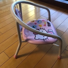 子供用のイスの画像