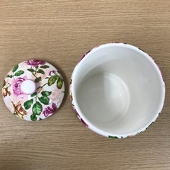 N2301-012 陶器のサニタリーポット①ロイヤルアーデン製　トイレブラシ　薔薇　汚れありの画像