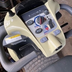 即決価格　　セニアカー　ハンドル型　電動　車椅子　四輪