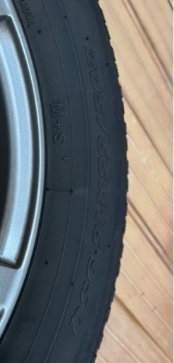 スタッドレスタイヤ　205/65R16