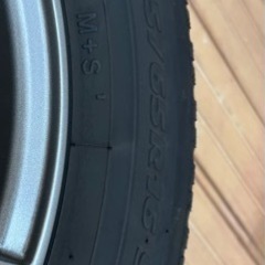 スタッドレスタイヤ　205/65R16