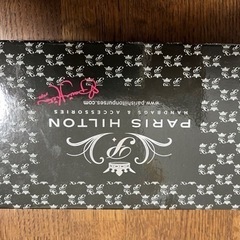 パリスヒルトンの長財布の画像