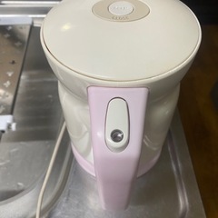 T-fal ティファールの電気ケトルの画像