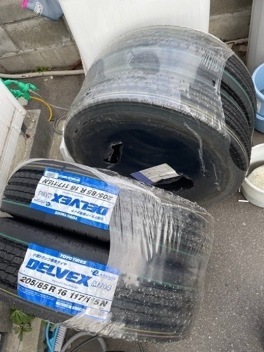 新品タイヤ　205/85R16