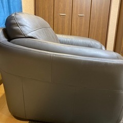 至急！【差し上げます】　1人用ソファ　一階に下ろしました！の画像