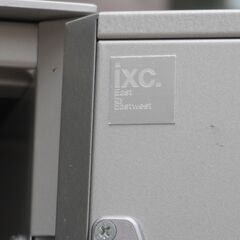 Cassina ixc.(カッシーナ イクスシー) のLOTUS(ロータス) 2ドアキャビネットです。モダンでスタイリッシュなデザインはリビングボードはもちろん書斎やオフィスのブックシェルフなどにも♪CL410の画像