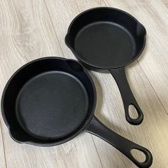鉄鍋　スキレット　２つ　新品です！！