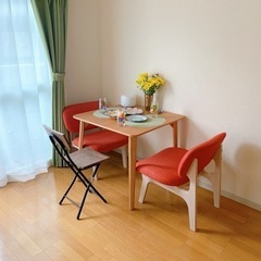 ニトリ　ダイニングテーブル 80cm x 80cm x70cmの画像