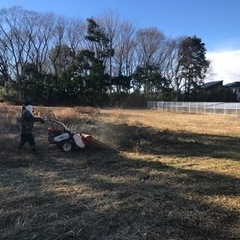 荒れた土地など草刈りします。