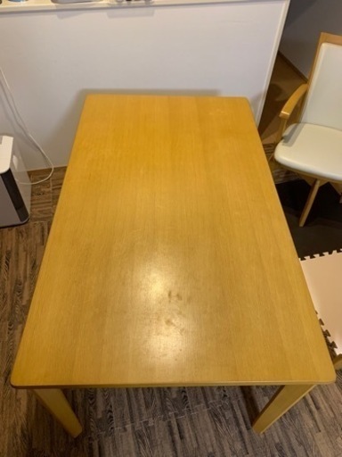 テーブル１つと回転イス4つの5点セット！！定価18万円