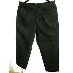 ■緑色ワイドフィットワンタックチノ・W85（UNIQLO）