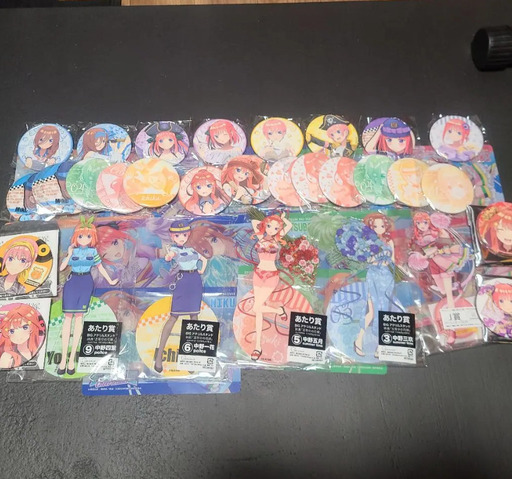 五等分の花嫁 きゃらっとくじ アクリルスタンドセット　+おまけ缶バッジ