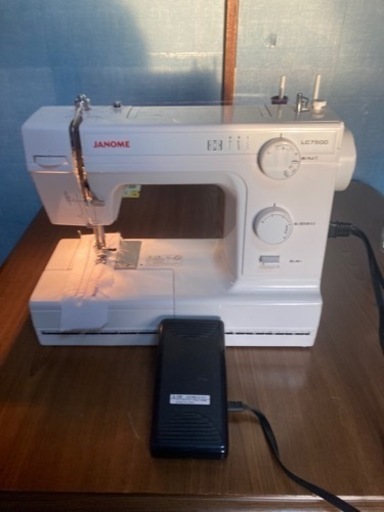 ジャノメ家庭用ミシンLC7500