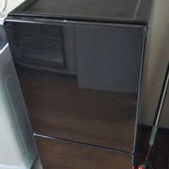 ユーイング 110L 2ドア冷蔵庫（ギャラクシーブラック）UIN...