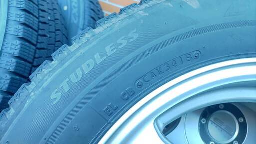 スタッドレス ブリヂストンVRX2  195/60R15 　マルチPCD100/114.3　５穴アルミ付き