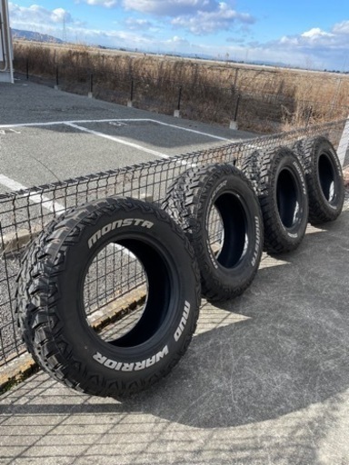 プラド ハイラックス タイヤ