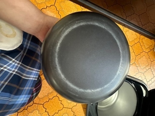 アイリスオーヤマ炊飯器5.5合炊き　値下げ中(ほぼ新品、箱、計量カップ、しゃもじ付き)