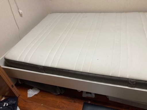 IKEAのダブルベッド