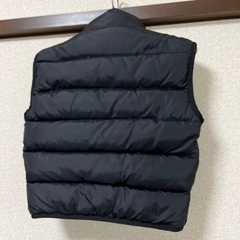 【値下げ！】ダウンベスト　冬　黒上着　ジップアップ　子供サイズ１００の画像