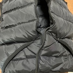 【値下げ！】ダウンベスト　冬　黒上着　ジップアップ　子供サイズ１００の画像