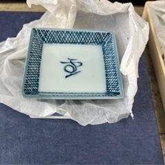 きまりました　中古　小皿4枚　湯呑み一個セットの画像