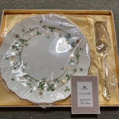 ナルミ　ボーンチャイナ　プレートとケーキサーバーセット　未使用の画像