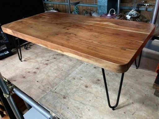 ● センターテーブル、木製天板、スチール製の脚