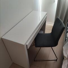 ドレッサーや椅子