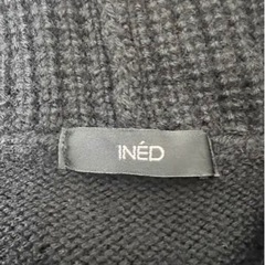 INED イネド　タートルネックニット　9号サイズの画像
