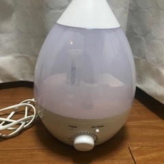 ★無料★加湿器★LEDライトで七色に光ります★