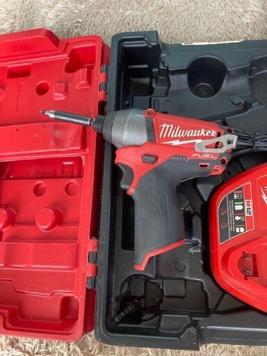 [値下げ] ミルウォーキー M12 電動工具 1/4インチ インパクトレンチ　バッテリー充電器セット