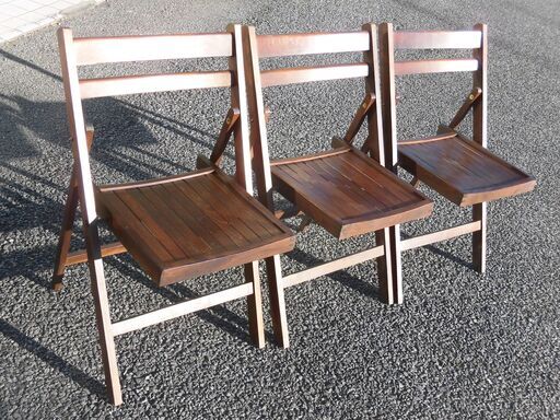 ヴィンテージ　木製フォールディングチェア３点セット　ダークブラウン　ダメージ有（美品ではありません）　古道具　昭和レトロな雰囲気を演出する小道具になります　蚤の市　チェアリング　アウトドア　キャンプ