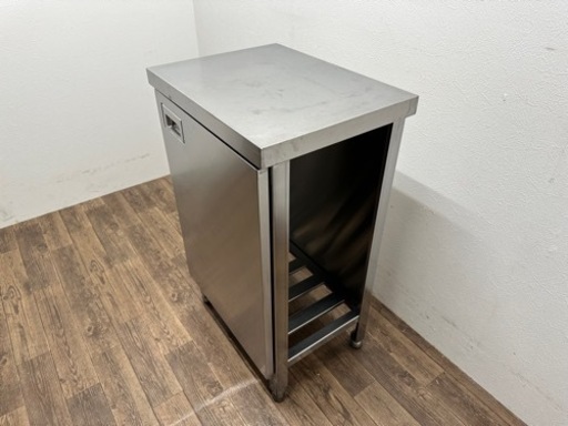 業務用　ステンレス　作業台　扉付き　店舗　厨房　W５３０ｘＤ４００ｘＨ８７０ｍｍ