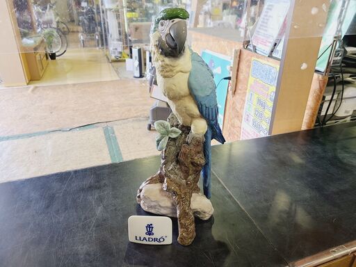 リヤドロLLADRO おしゃべりな友だち（コウゴウインコ）